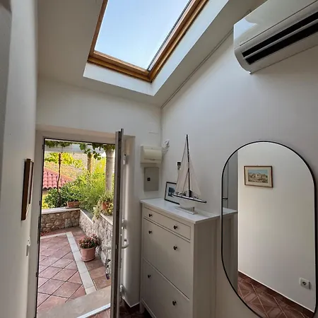 Stylish Stone House For Two 아파트